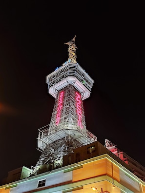 記憶棉床墊、房內夾萬、書桌、遮光窗簾/窗簾