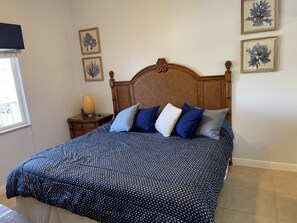 1 slaapkamer, een bureau, een strijkplank/strijkijzer, wifi