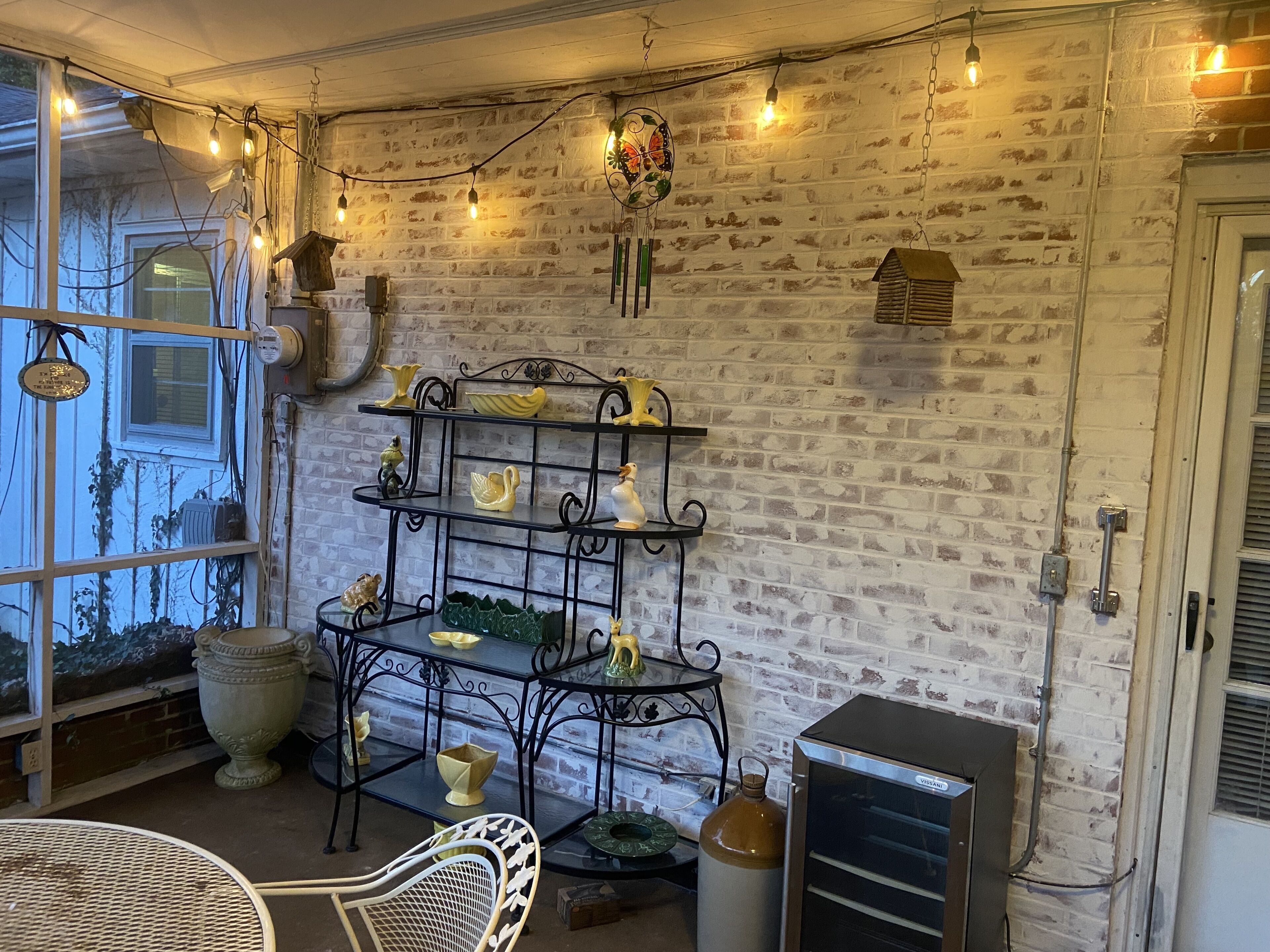 Home with Amazing Screened in Patio and Back Yard