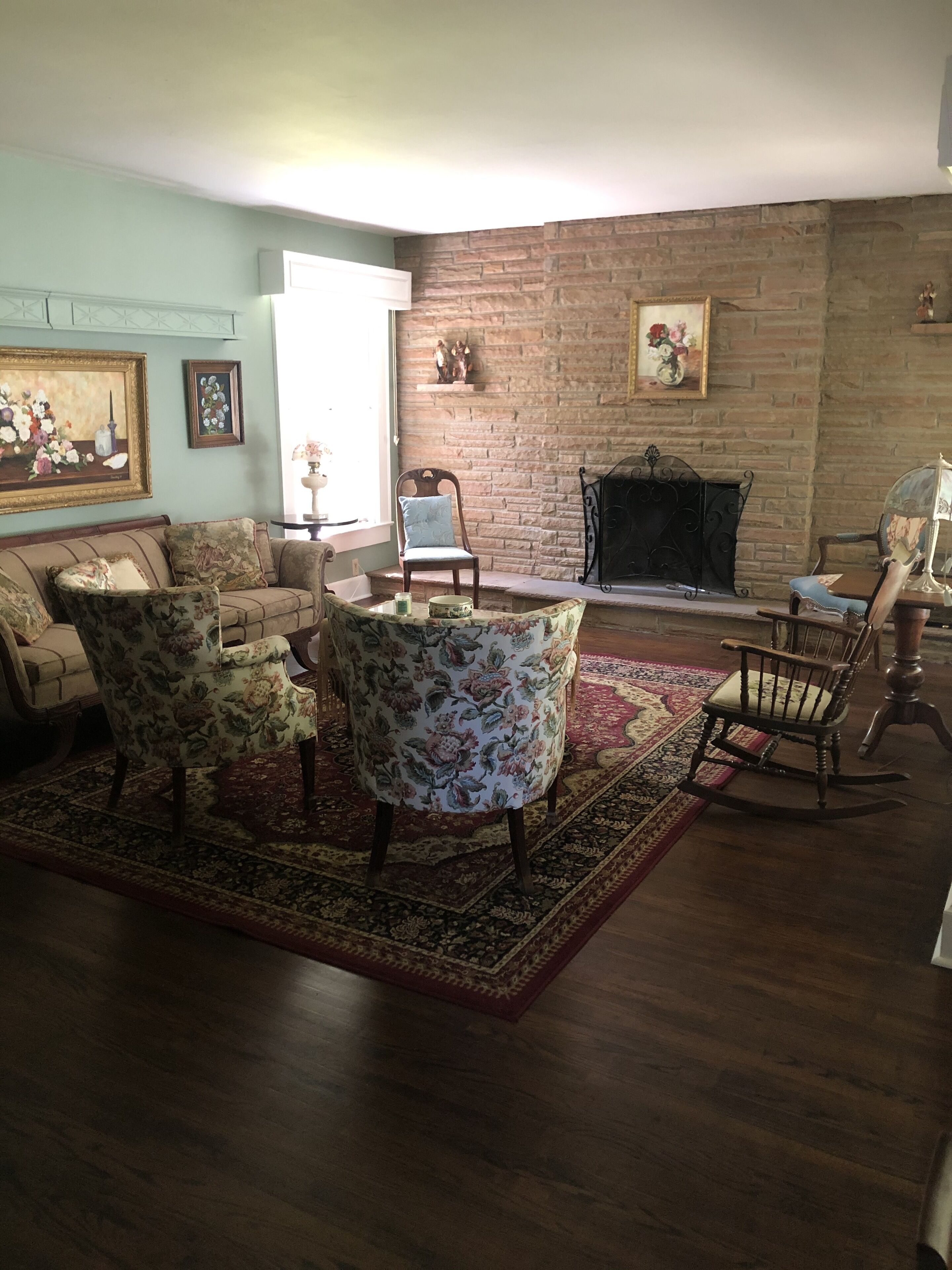 Home with Amazing Screened in Patio and Back Yard