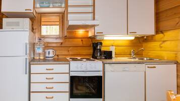 Refrigerador, microondas, lavavajillas, silla alta para bebés