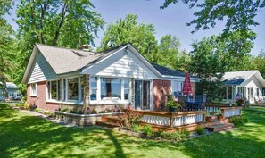 Exterior - Douglas Lake House: Fall Foliage and Lakeside Adventures All in One Place! (Levering)