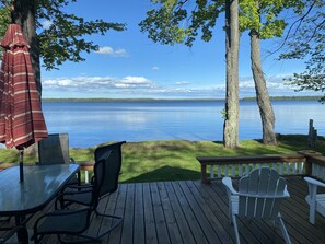 Outdoor dining - Douglas Lake House: Fall Foliage and Lakeside Adventures All in One Place! (Levering)