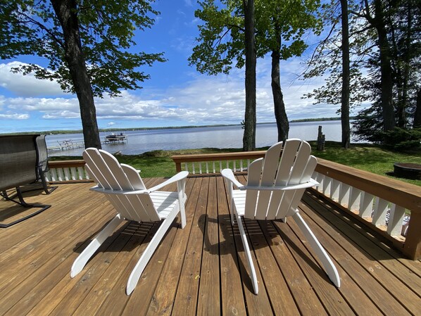 Terrace/patio - Douglas Lake House: Spring Blooms and Fresh Lake Breezes – Book Now! (Levering)