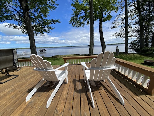 Douglas Lake House: Spring Blooms and Fresh Lake Breezes – Book Now!
