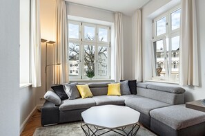 Fernseher, Stereoanlage