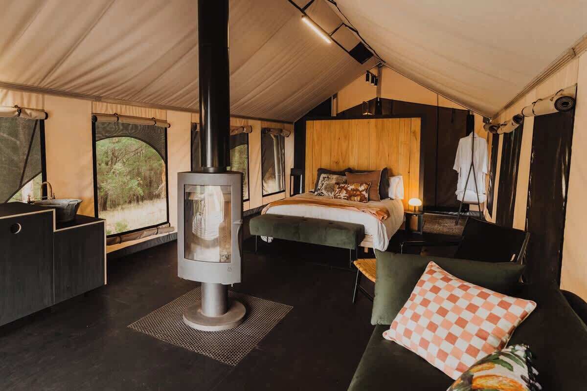 1 bedroom, desk, bed sheets