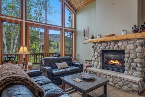 Mountain Townhome w/ Pool, Spa & Private Deck 1027