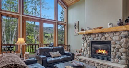 Mountain Townhome w/ Pool, Spa & Private Deck 1027