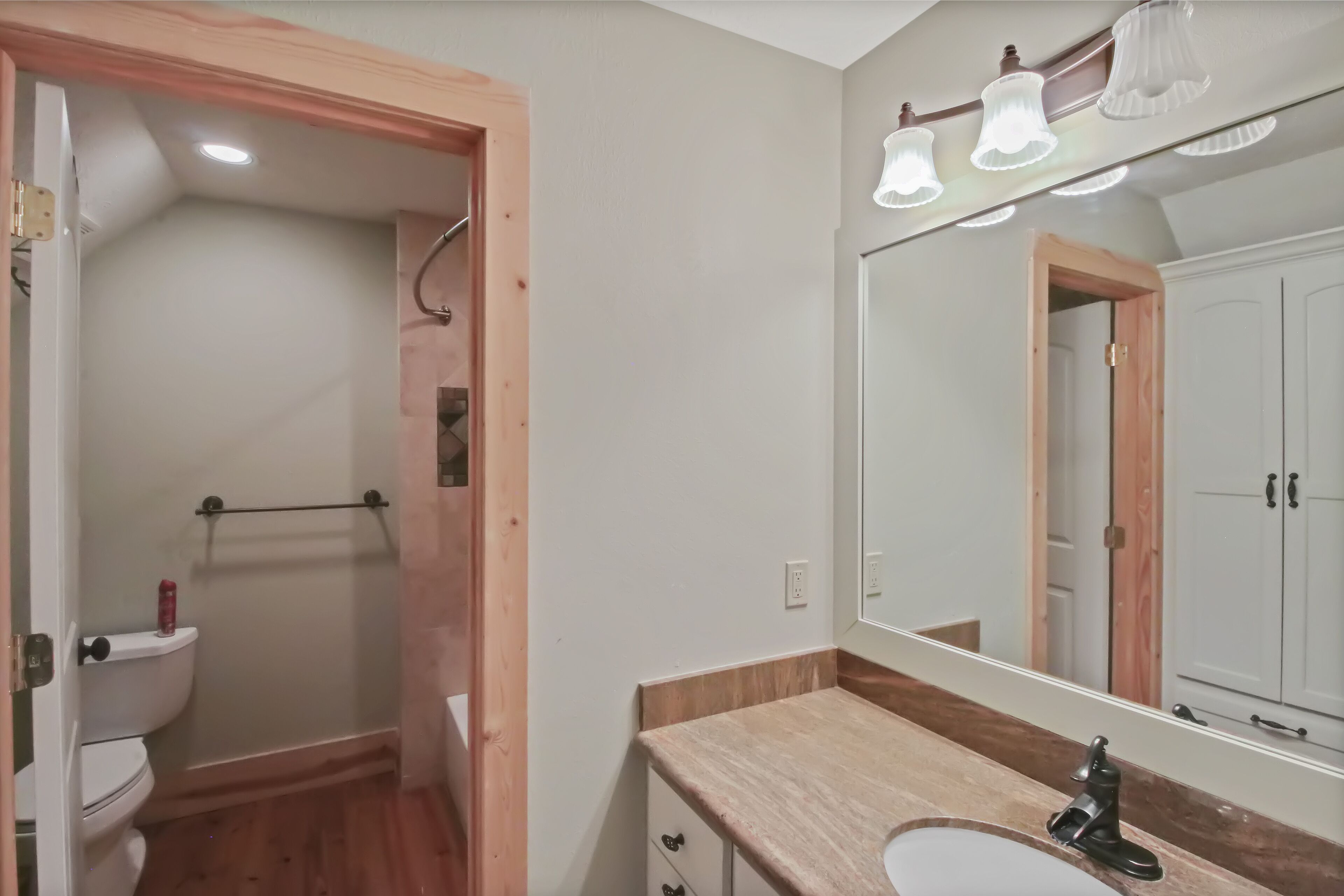  The Wildflower Ranch Log Cabin - HOT TUB - Generator