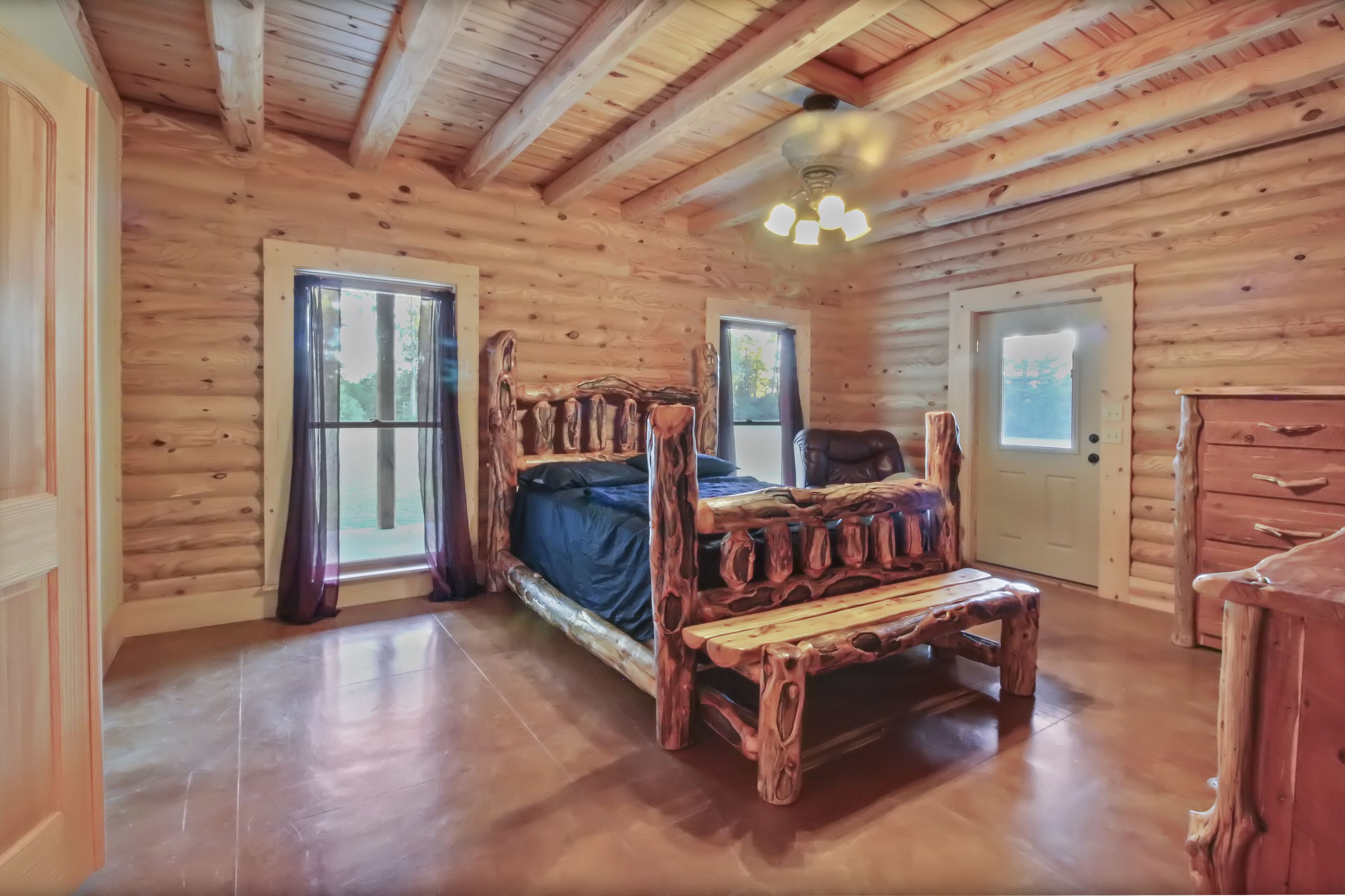  The Wildflower Ranch Log Cabin - HOT TUB - Generator