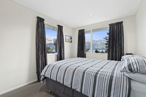 5 bedrooms, WiFi, bed sheets