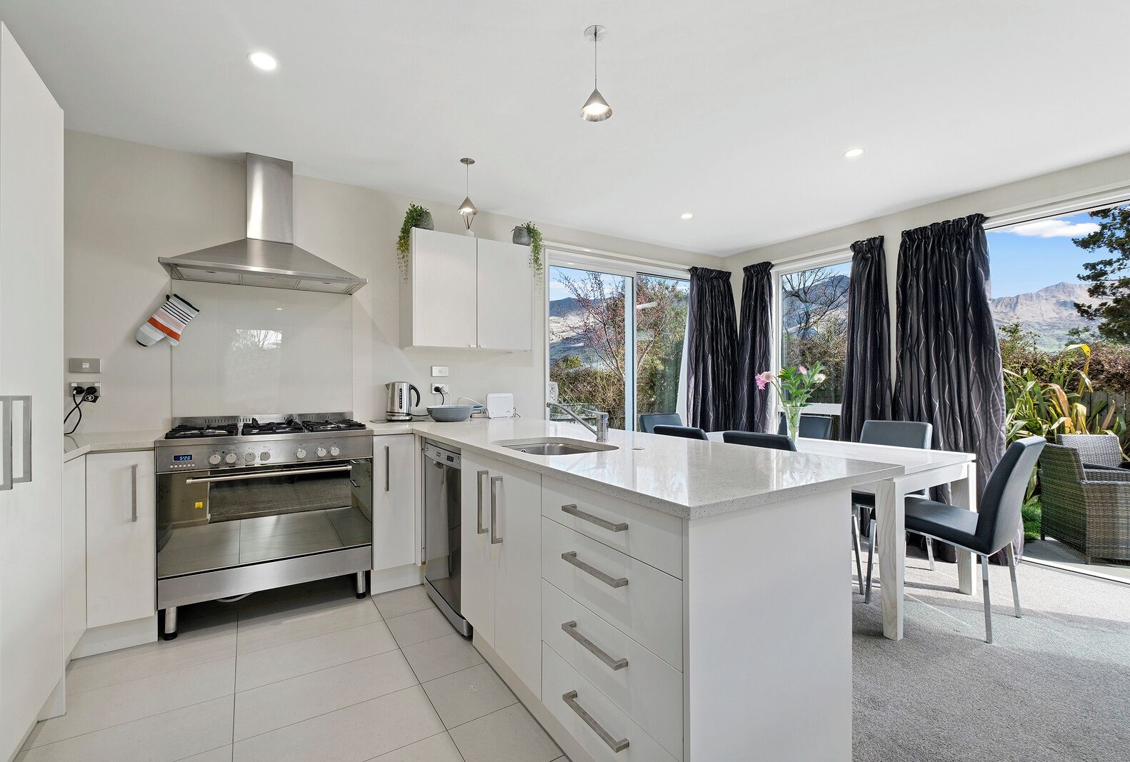 Fridge, microwave, dishwasher, coffee/tea maker