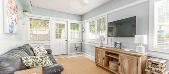 Yellow Cottage in Lake Chelan