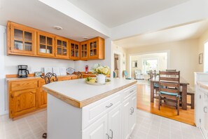 冰箱、微波炉、烤箱、炉灶