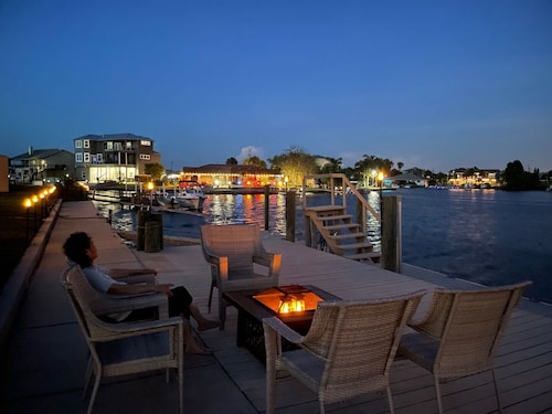 Seascape - WHOLE HOUSE 360 water views, pool, gulf