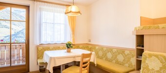 Apartment "Kuglerhof 2" with Mountain View, Wi-Fi, Balcony, Terrace & Garden; Pet Friendly