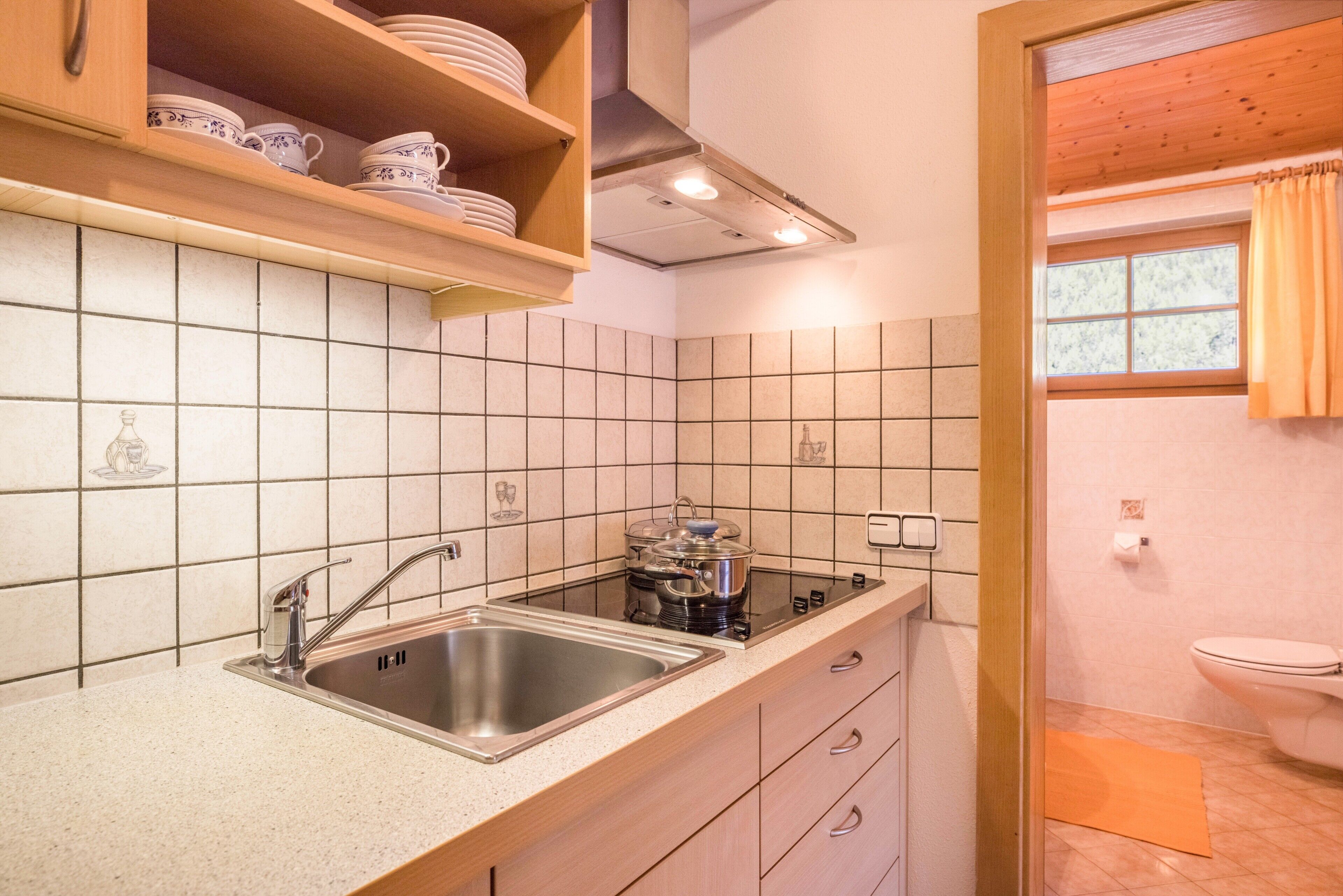 Fridge, stovetop, coffee/tea maker, electric kettle