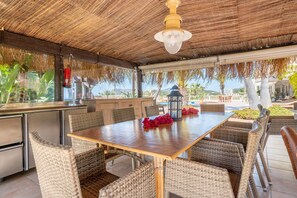 Outdoor dining - Villa "Quesada" Close to the Beach with Pool, Garden & Wi-Fi (Paguera)