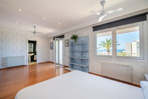 6 bedrooms, desk, iron/ironing board, free WiFi