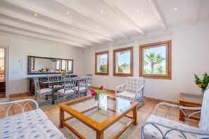 Interior - Villa "Quesada" Close to the Beach with Pool, Garden & Wi-Fi (Paguera)