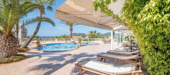 Villa "Quesada" Close to the Beach with Pool, Garden & Wi-Fi