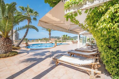 Villa "Quesada" Close to the Beach with Pool, Garden & Wi-Fi