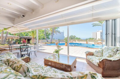 Villa "Quesada" Close to the Beach with Pool, Garden & Wi-Fi