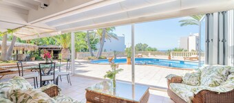 Villa "Quesada" Close to the Beach with Pool, Garden & Wi-Fi