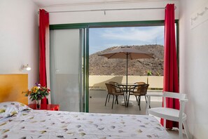 1 habitación, tabla de planchar con plancha, wifi gratis y ropa de cama 