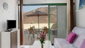 TV, mesa de pingue-pongue