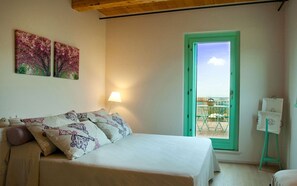 6 slaapkamers, een strijkplank/strijkijzer, wifi