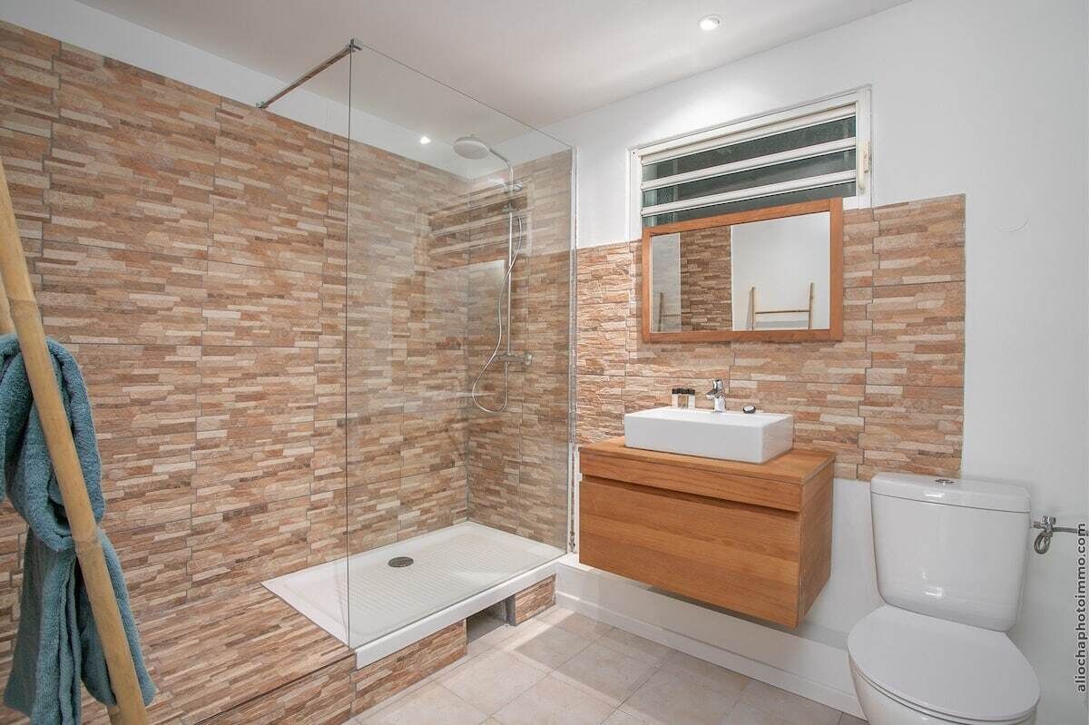 Baignoire, papier toilette