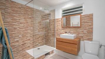 Baignoire, papier toilette
