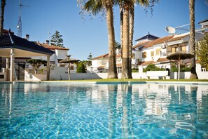 Unclassified image, 2 of 49, button