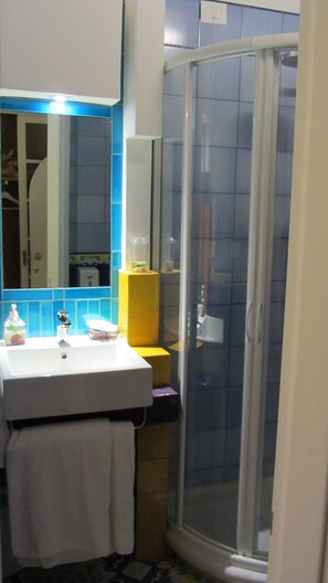 Deluxe Room | Bathroom | Shower, rainfall showerhead, bathrobes - Albergo del Centro Storico (Salerno)