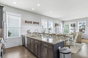 Fridge, microwave, oven, stovetop - Coastal Heaven - Highland Parks- 4 BR/3.5 BA - 6 Seater Cart Included (Santa Rosa Beach)