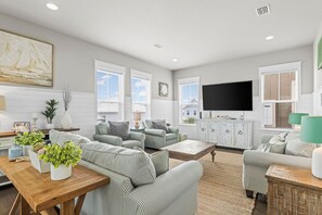 TV - Coastal Heaven - Highland Parks- 4 BR/3.5 BA - 6 Seater Cart Included (Santa Rosa Beach)