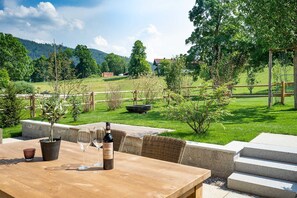 Outdoor dining - Tegernsee Suites - Suite Early Bird (Gmund am Tegernsee)