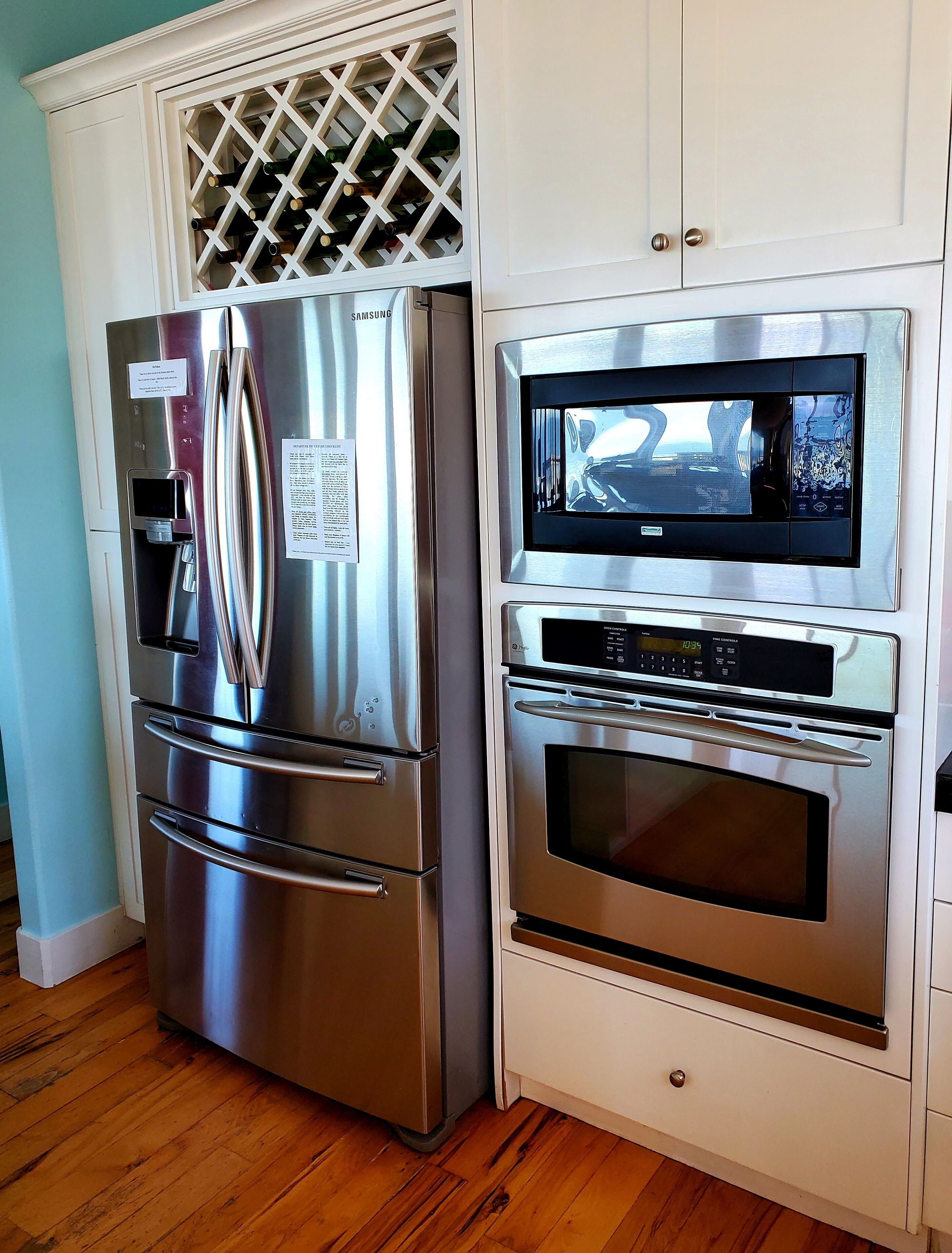 Large family-friendly home; Walk to Bella Beach; Ocean View; Hot Tub