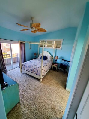 5 bedrooms, iron/ironing board, free WiFi, bed sheets