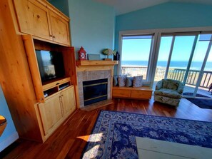 Interior - Large family-friendly home; Walk to Bella Beach; Ocean View; Hot Tub (Depoe Bay)