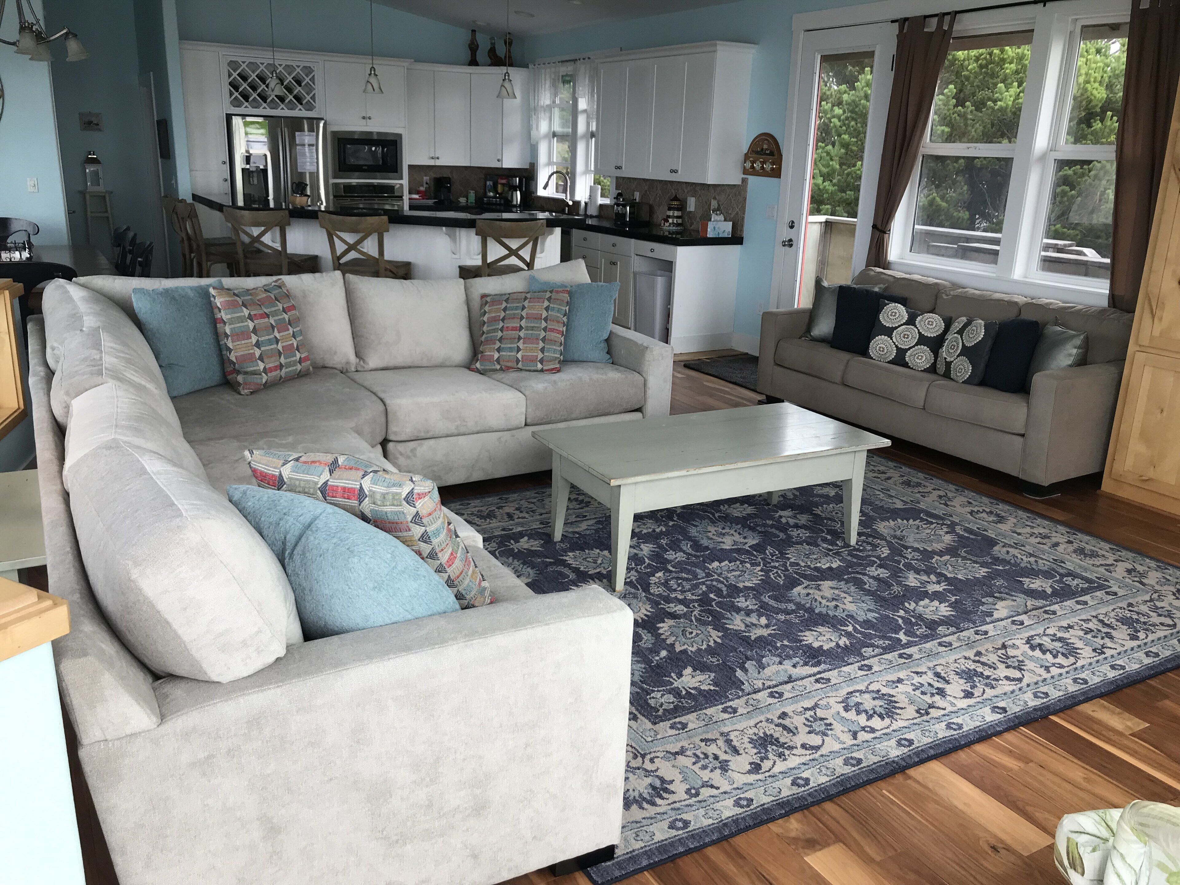 Large family-friendly home; Walk to Bella Beach; Ocean View; Hot Tub