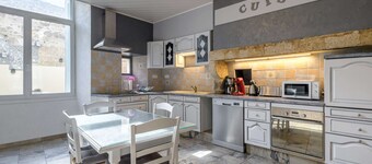 ★ Spacious ★ City centre ★ Terrace ★ Easy Parking ★ WIFI ★