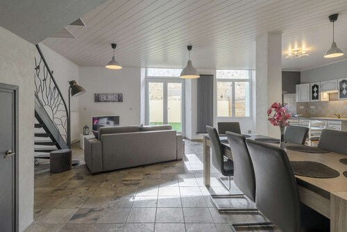 ★ Spacious ★ City centre ★ Terrace ★ Easy Parking ★ WIFI ★