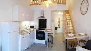 Réfrigérateur, micro-ondes, four, plaque de cuisson