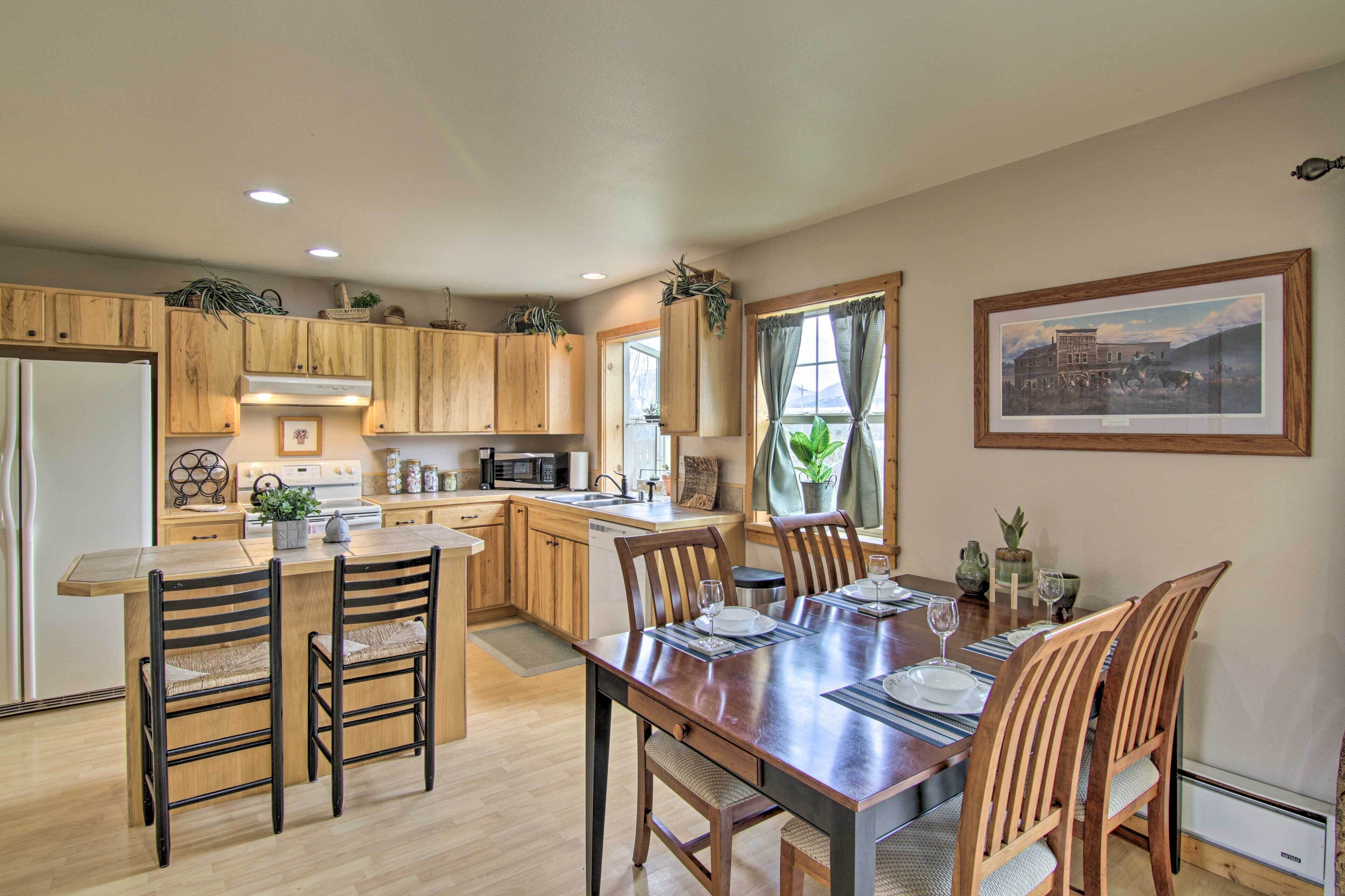 Airy Emigrant Townhome w/ Sweeping Mtn Views!