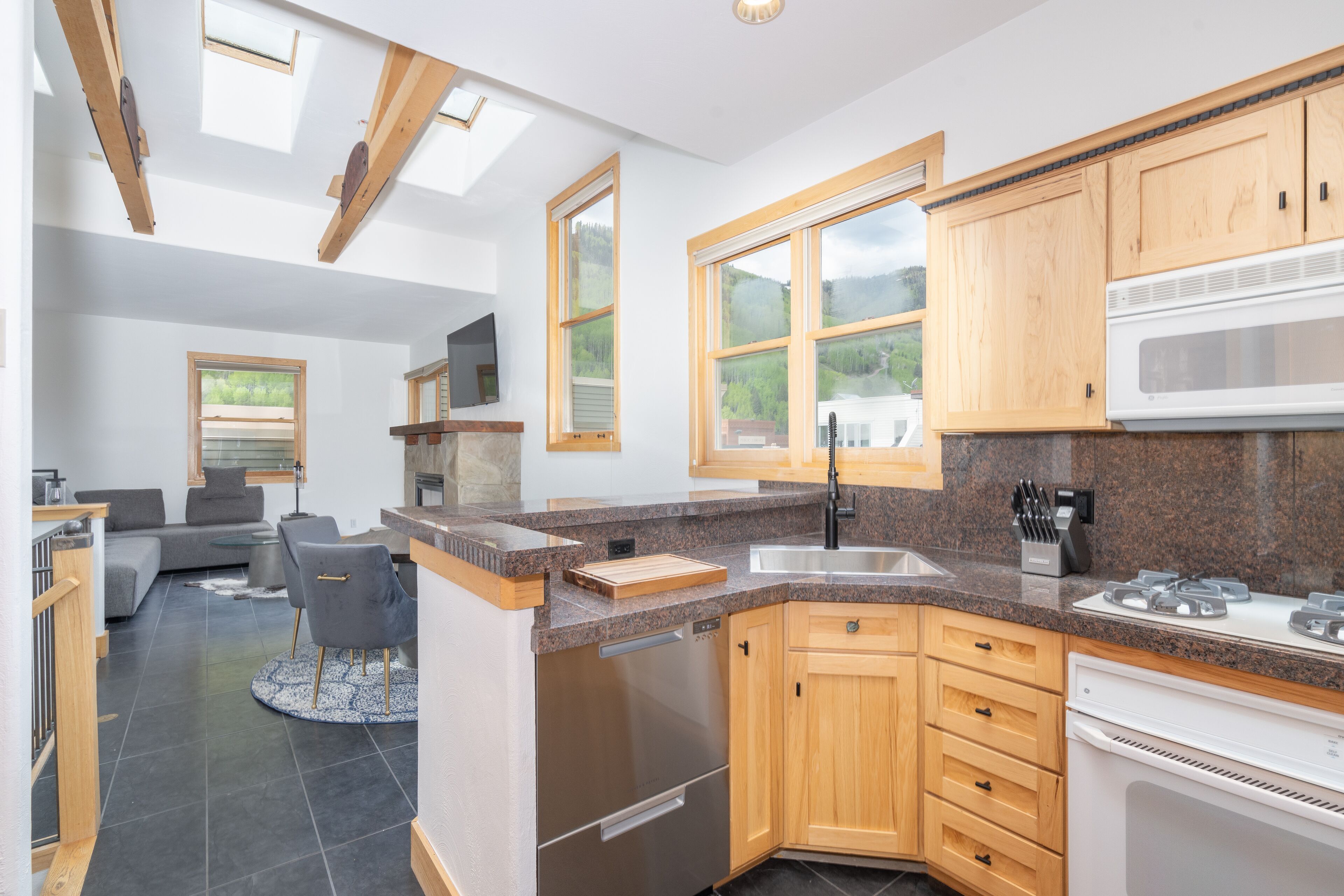 Downtown Telluride - 1 minute walk to EVERYTHING - Free parking