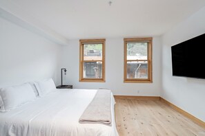 2 Schlafzimmer, Zimmersafe, Bügeleisen/Bügelbrett, Reisekinderbett