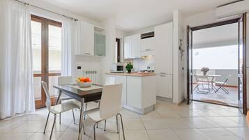 Apartment, 1 Bedroom | Private kitchen | Full-sized fridge, microwave, oven, stovetop